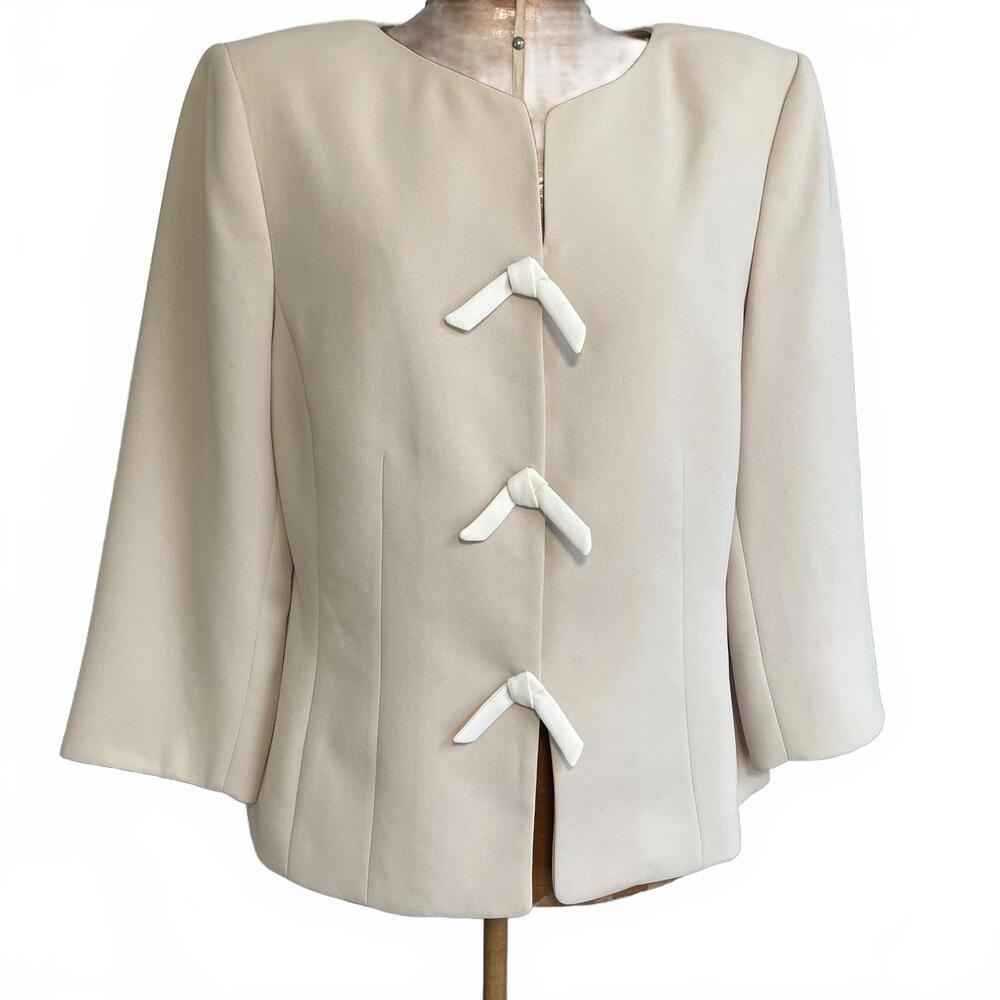 Le Suit Cream Snap Closure Blazer With Bow Detail Size 12